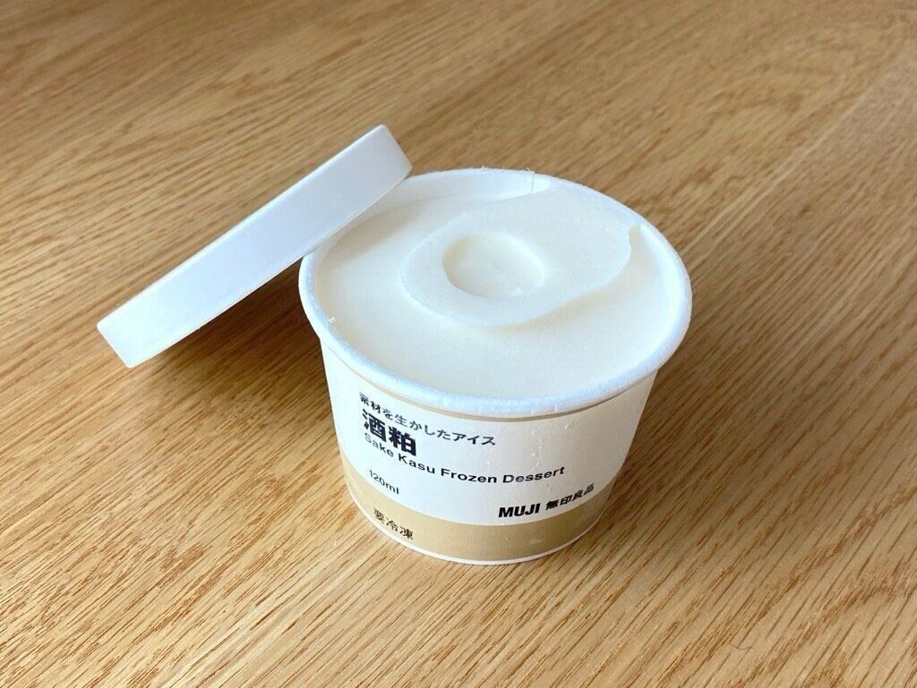 素材を生かしたアイス酒粕