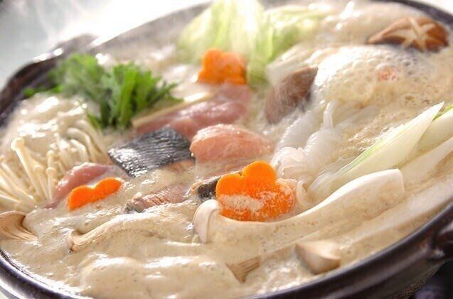 春菊入りみそ仕立ての豆乳鍋