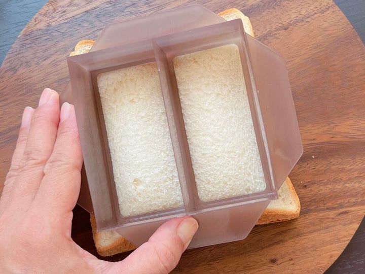 ぎゅっと押すだけでパックサンドができる!