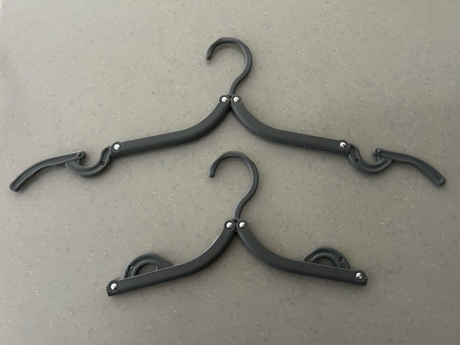 【3COINS】ホントにこれが330円でいいの!?家でも外でも活躍する折りたたみハンガーが優秀すぎる