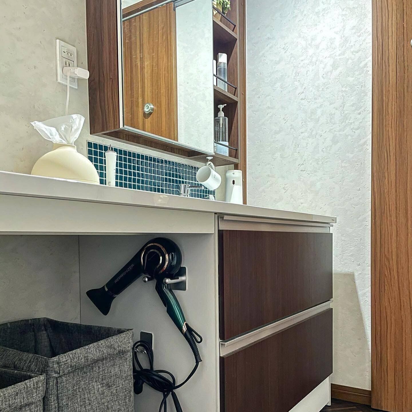 カウンター下のスペースに収納！