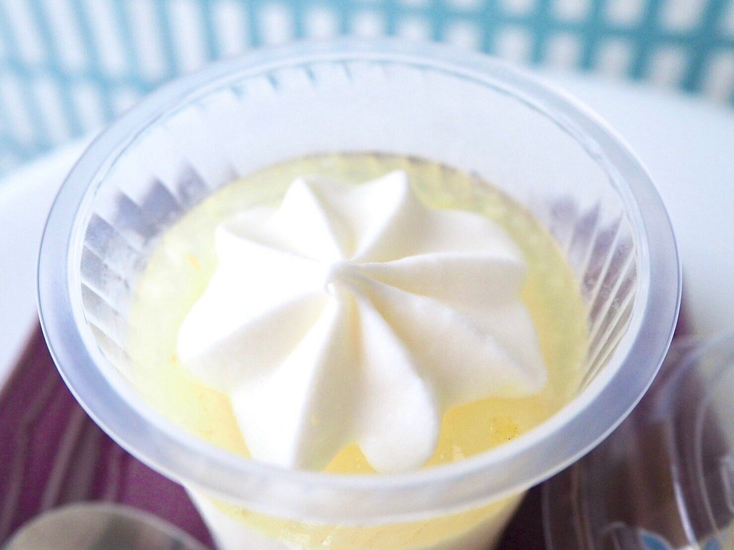 シャトレーゼ「瀬戸内レモンミルクプリン」上から写真