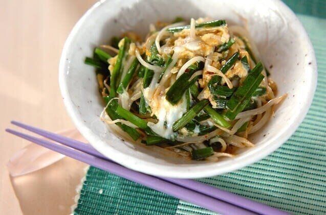 ニラのピリ辛卵とじ