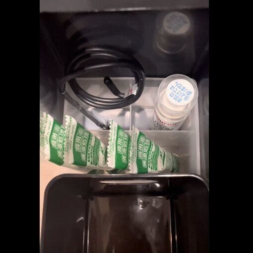 【セリア】狭い場所も仕切れる！仕切りケース4マス