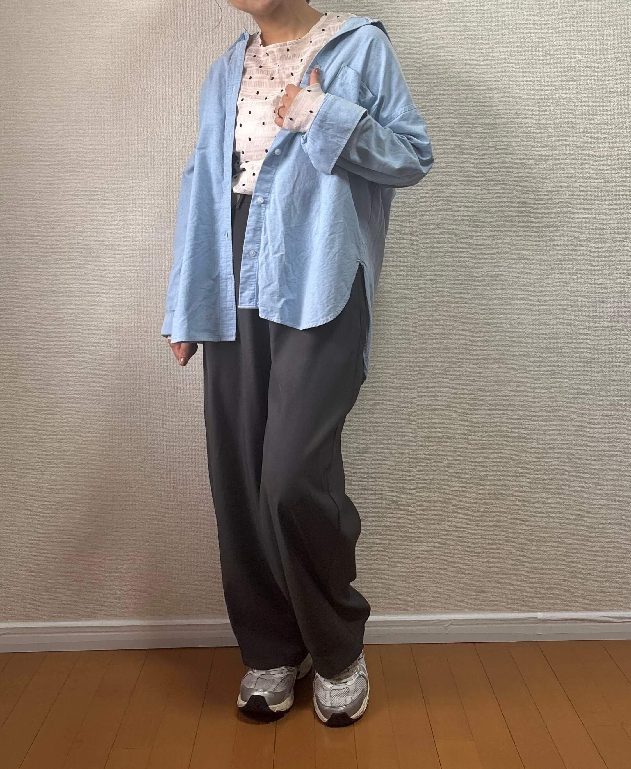 シャツのインナーにドットトップス