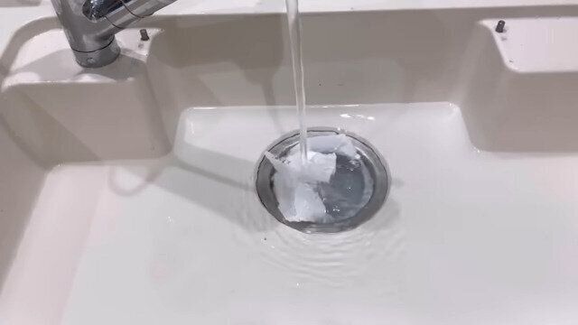 1.50℃のお湯をシンクに溜める