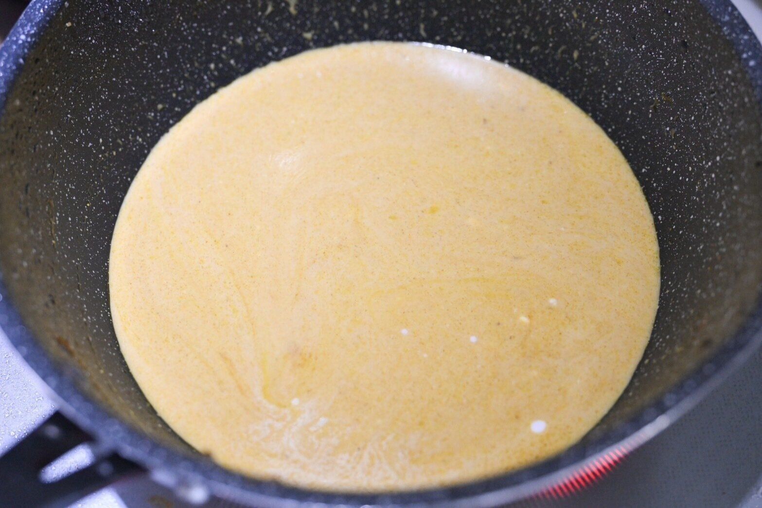 カレーペーストとココナッツミルク