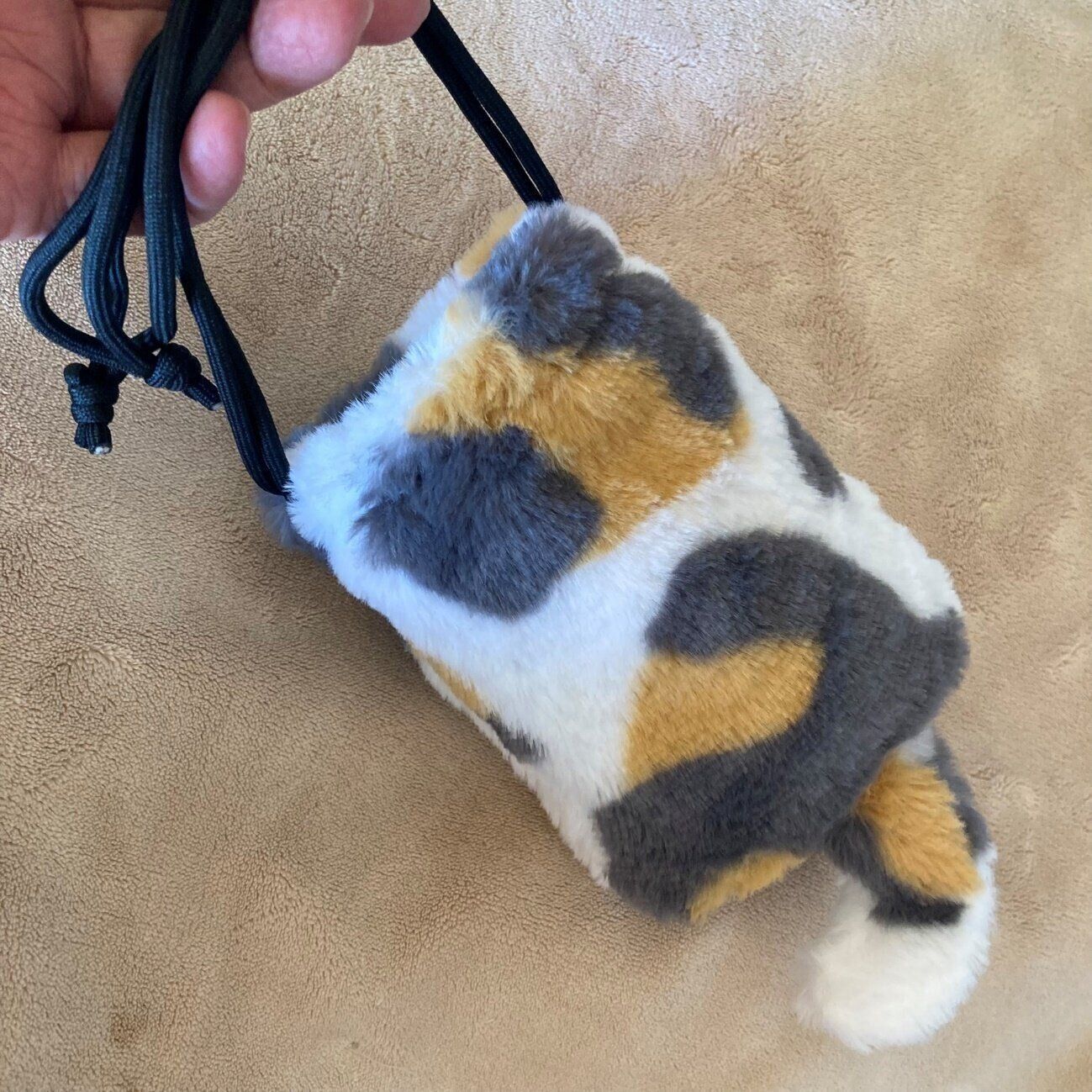 店内でも一際目を惹くデザインのアイテム、手にとって納得！ダイソー秋冬バッグが発売中