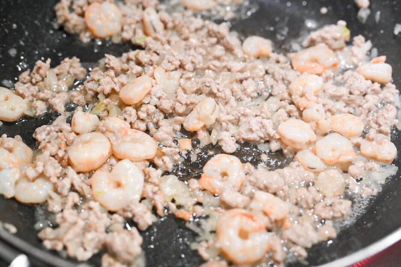 炒めたえびとひき肉