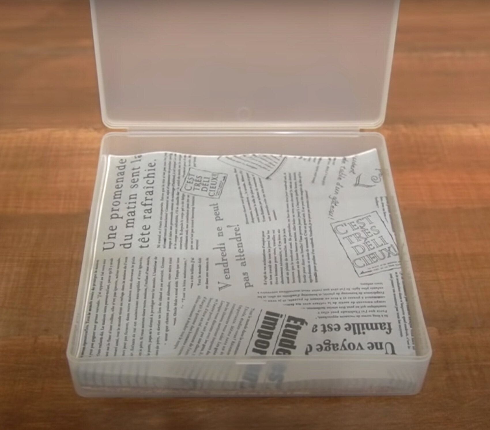 100均ケースに紙ナプキンを収納