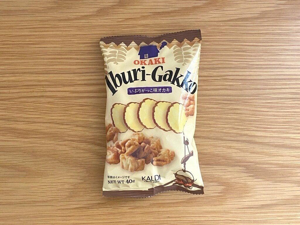 いぶりがっこ味オカキのパッケージ