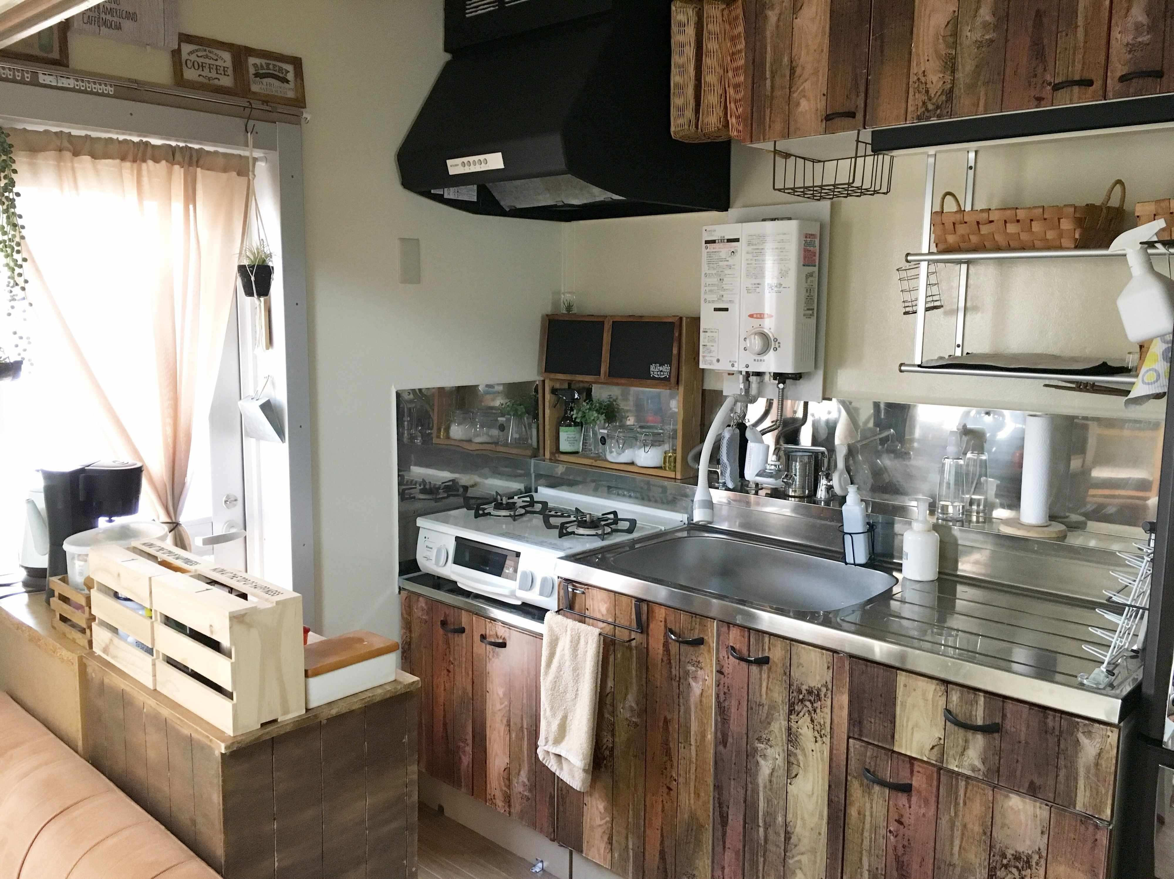 【築古団地】あか抜けないキッチンが「お気に入りの空間」に！理想に近づく色と収納の工夫