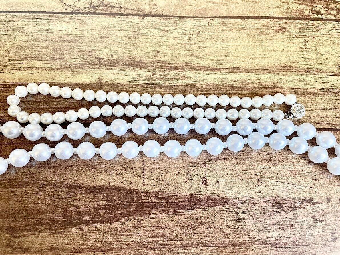 パールのネックレスとスマホパールストラップ