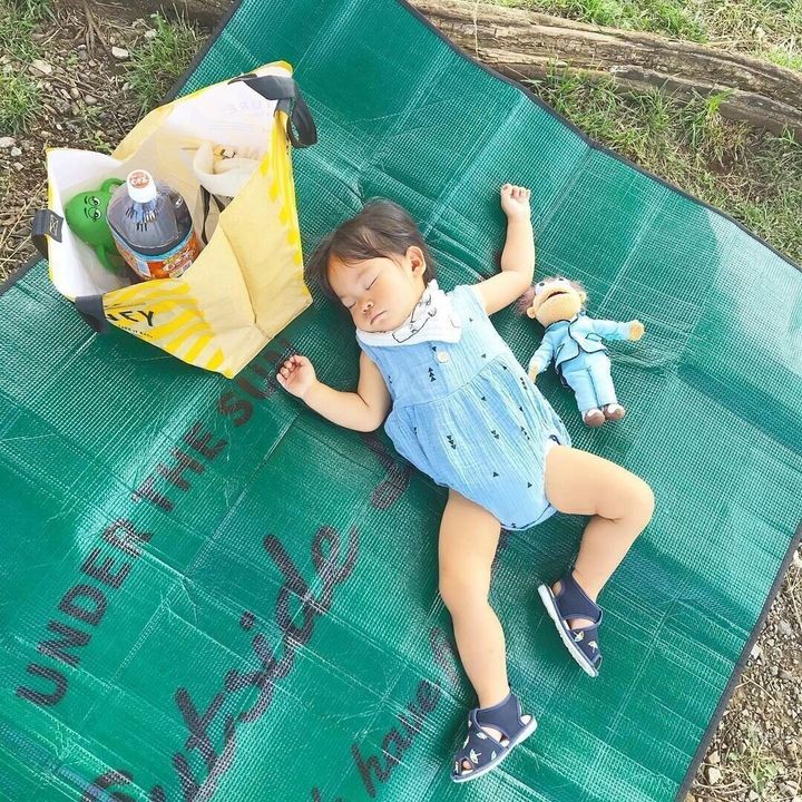 レジャーシート 一人用 折りたたみシート 厚手 防水 コンパクト 無地 クッション アウトドア マット キャンプ 折りたたみマット 座布団 登山 おしゃれ 遠足 お手軽価格で贈りやすい