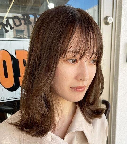 重めのシルエットでも柔らかく見える！大人ロブ