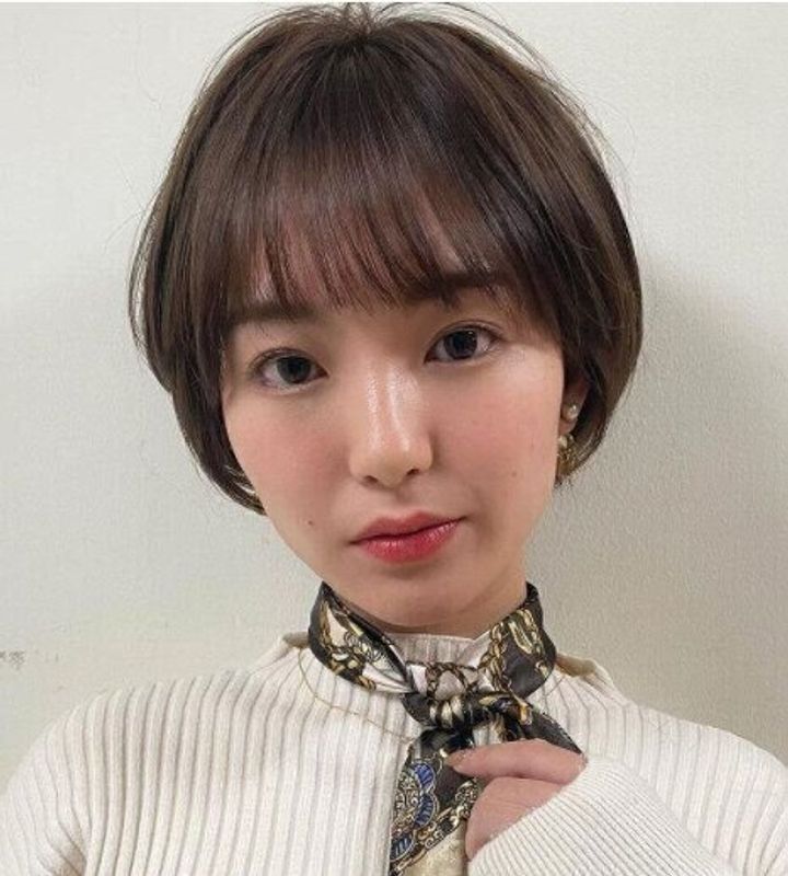 40代女性に似合うふんわりショートヘアスタイル。大人かわいいニュアンスショート