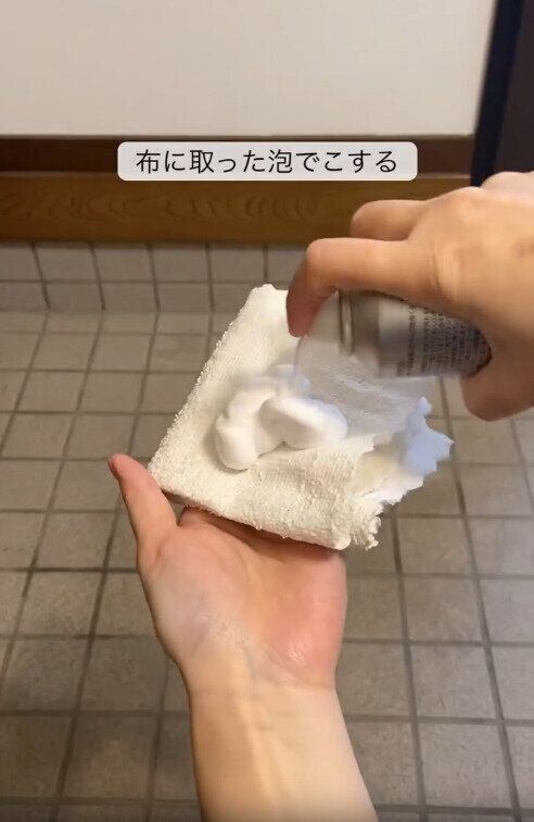 【無印良品】使い方は布に取った泡でこするだけ