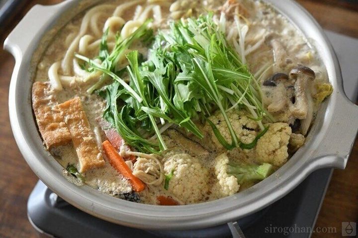 うどん入りヴィーガンごま豆乳鍋
