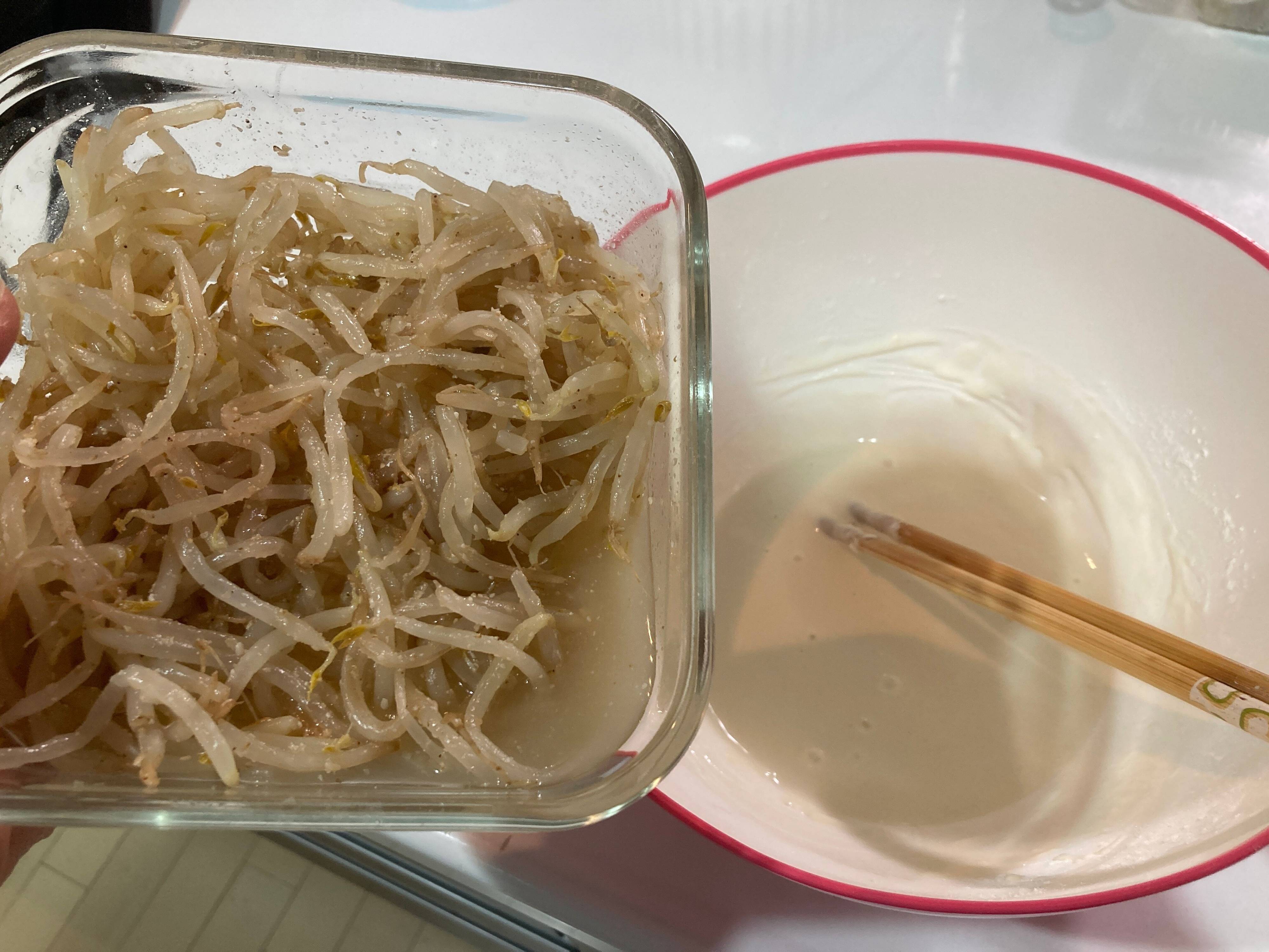 チヂミの生地にもやしナムルを加える