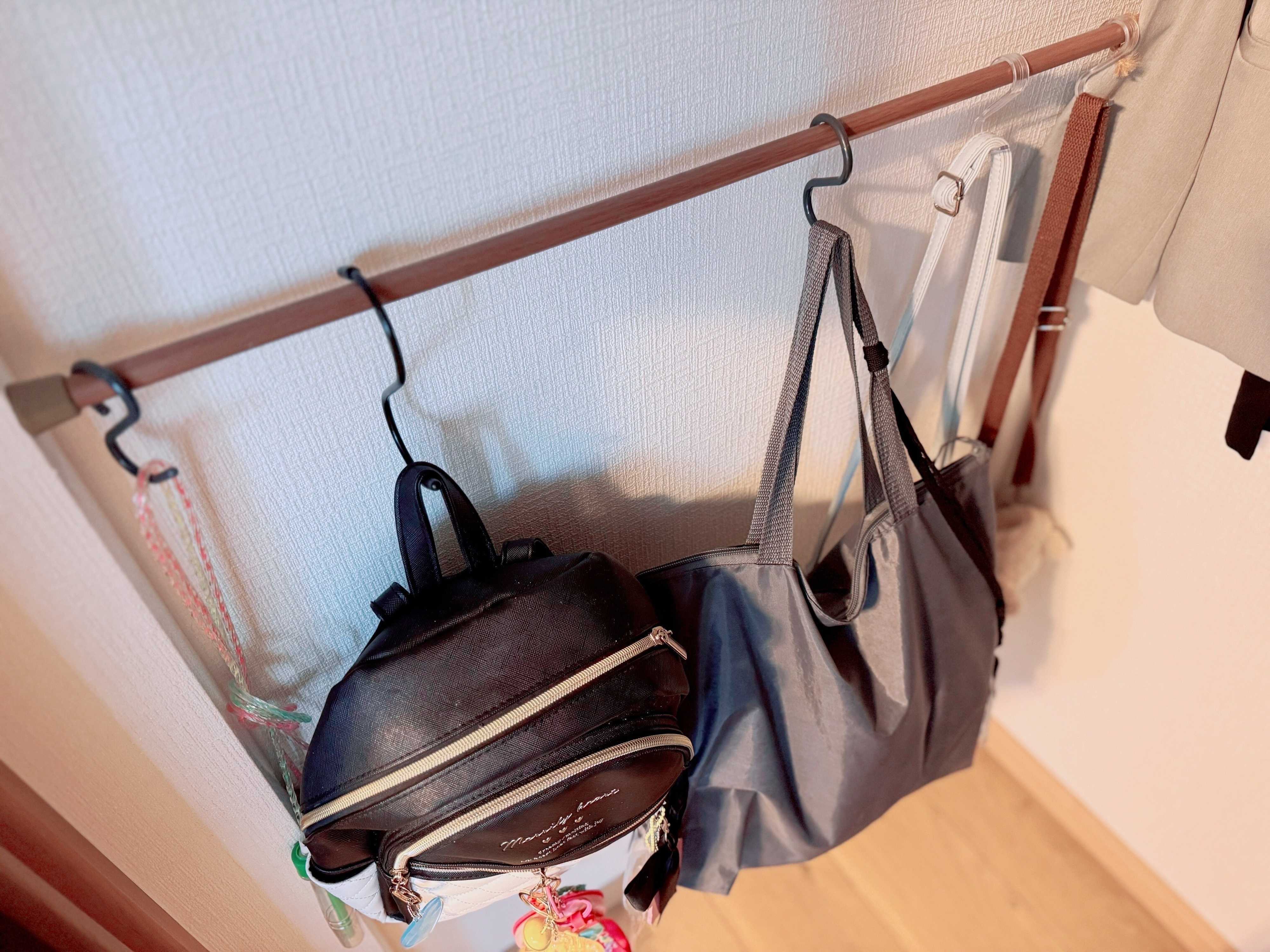 2．つっぱり棒＋S字フック