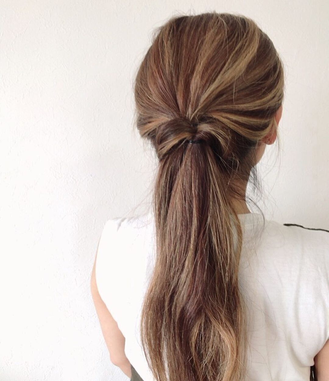 40代に似合うロングヘアスタイル  ハイライトカラーで立体感をアップ！