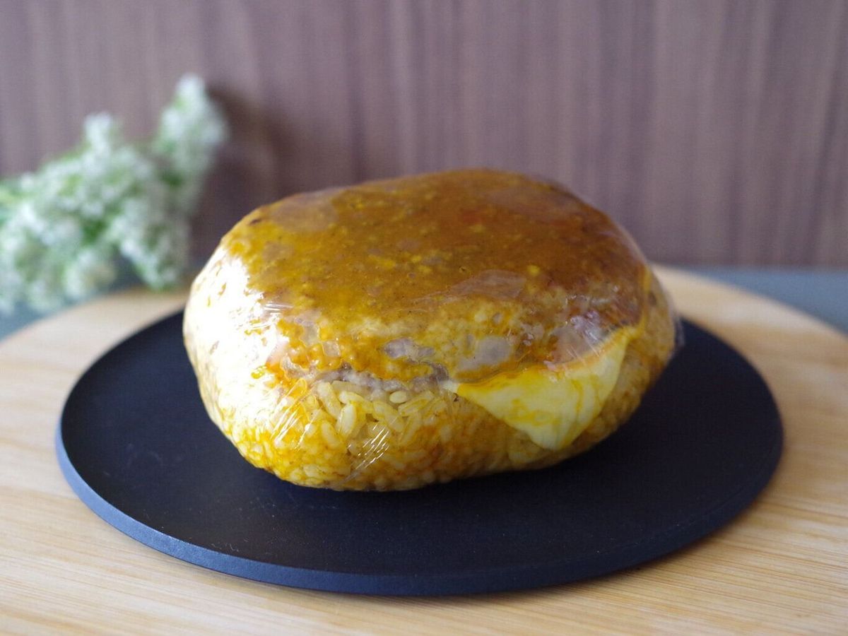 買わずにはいられない!【ロピア】不定期に販売されている“特大おにぎり”が絶品!