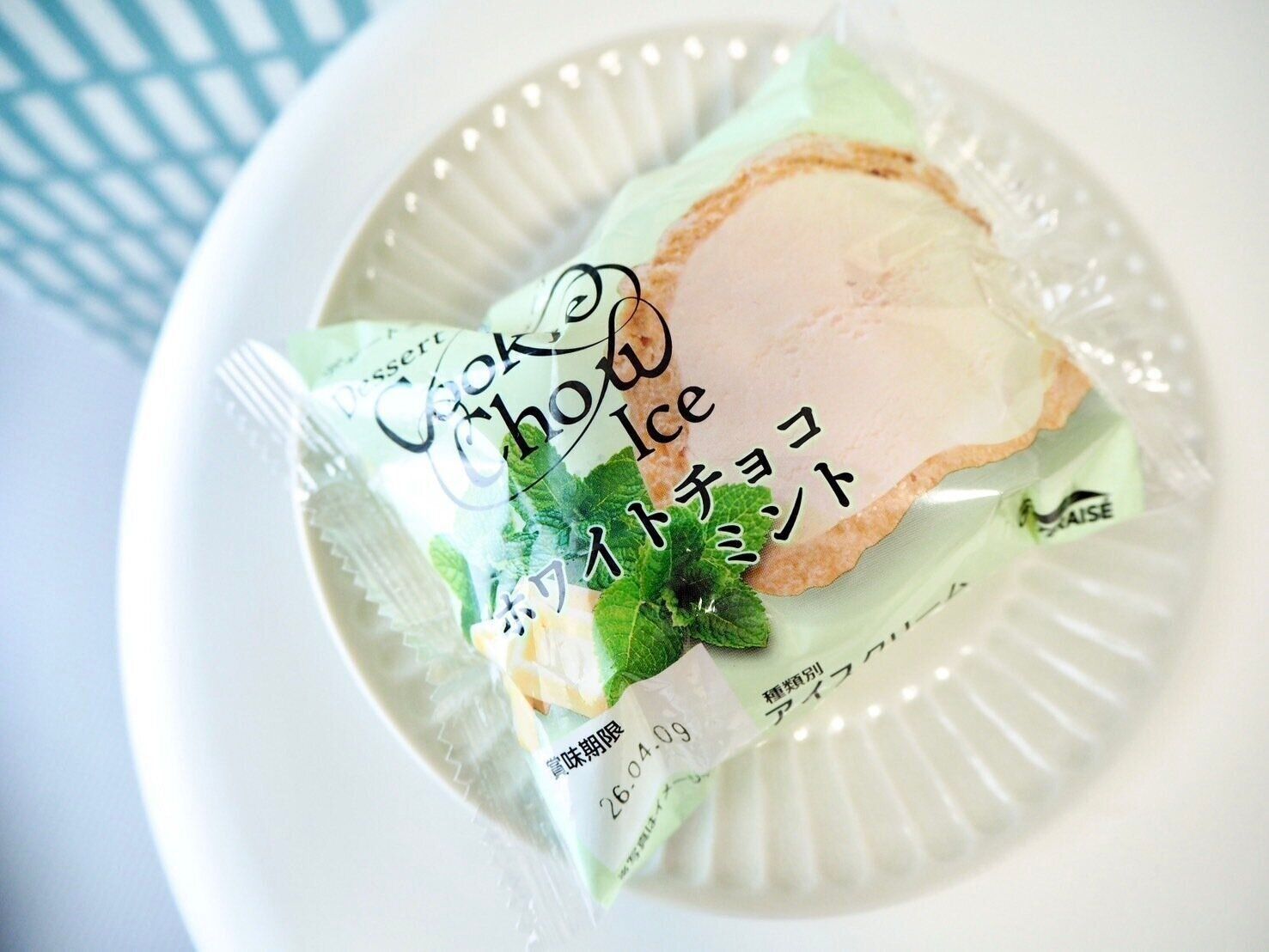 シャトレーゼ「DESSERTクッキーシューアイス ホワイトチョコミント」商品写真