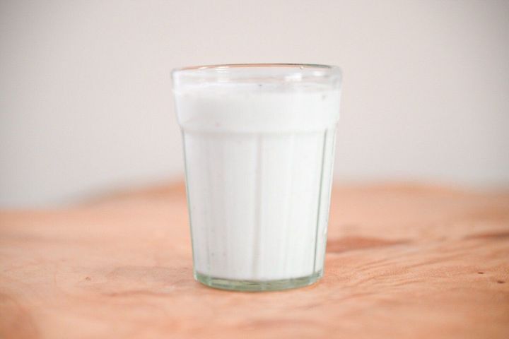 牛乳でつくる チョコミントラテ