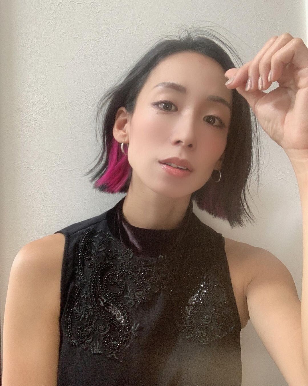 40代女性に似合うボブ！イヤリングカラーで個性をだしたコンパクトボブ