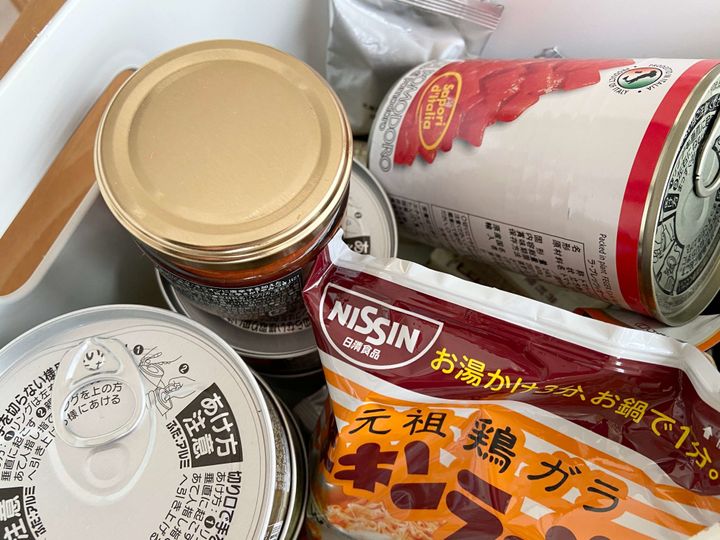 ローリングストックを 使いやすく 収納するには 缶詰などの高さの低いものを収納する方法 サンキュ ローリングストックを 使いやすく 収納するには 缶詰などの高さの低いものを収納する方法 サンキュ