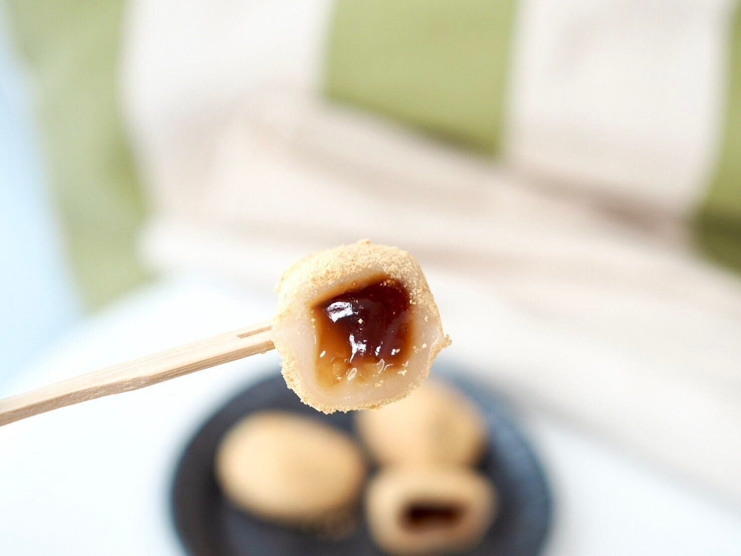 シャトレーゼ「黒蜜入りきなこ団子カップ入」商品写真