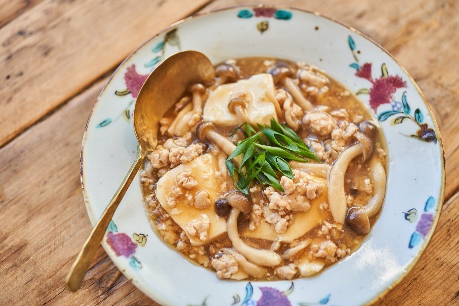 鶏肉を使ったきのこのあんかけ豆腐