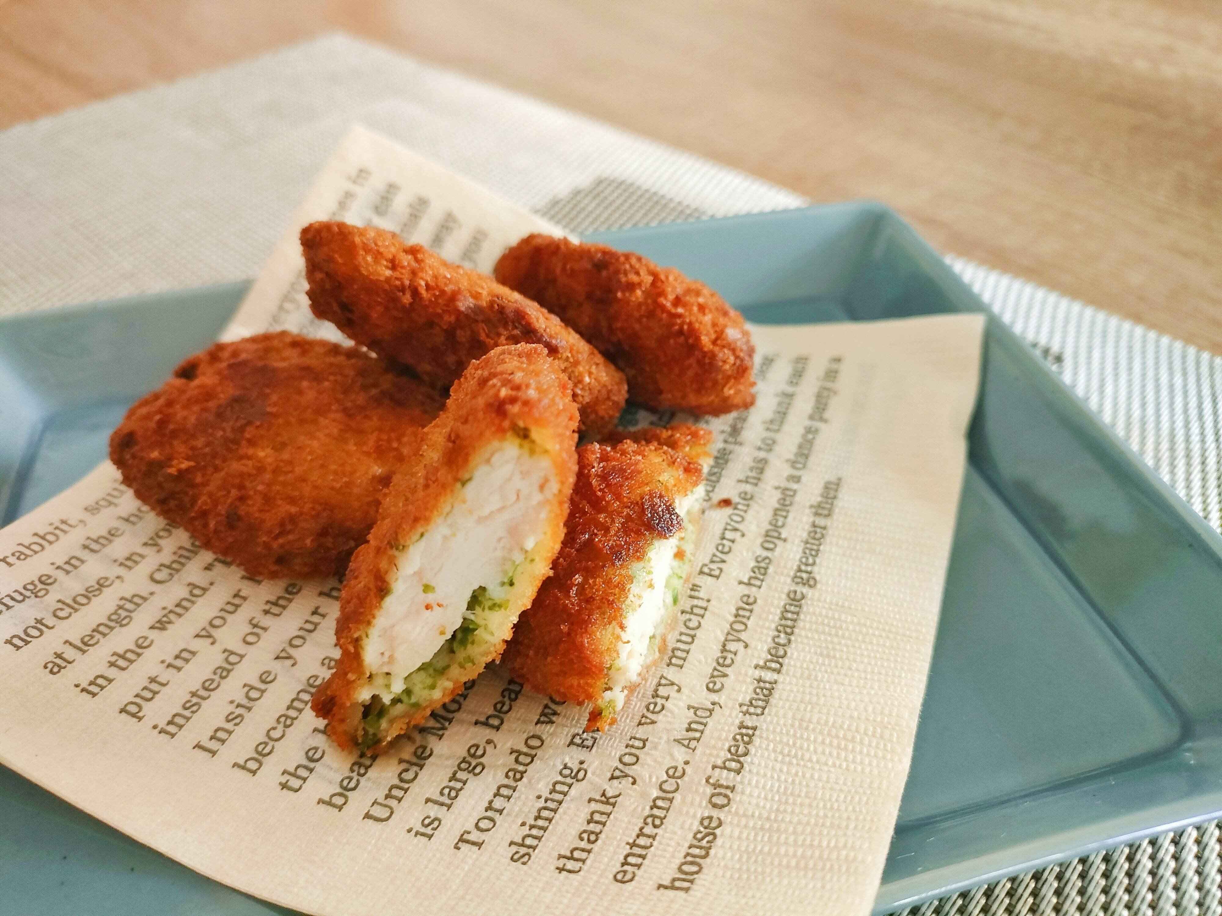 のり塩カツをお皿に盛り付けた様子