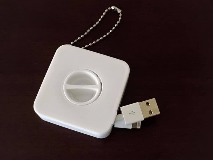 便利すぎて1個じゃ物足りない!?セリアの巻き取り型ケーブル収納は家