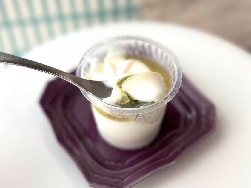 シャトレーゼ「シャインマスカット杏仁豆腐」スプーン写真