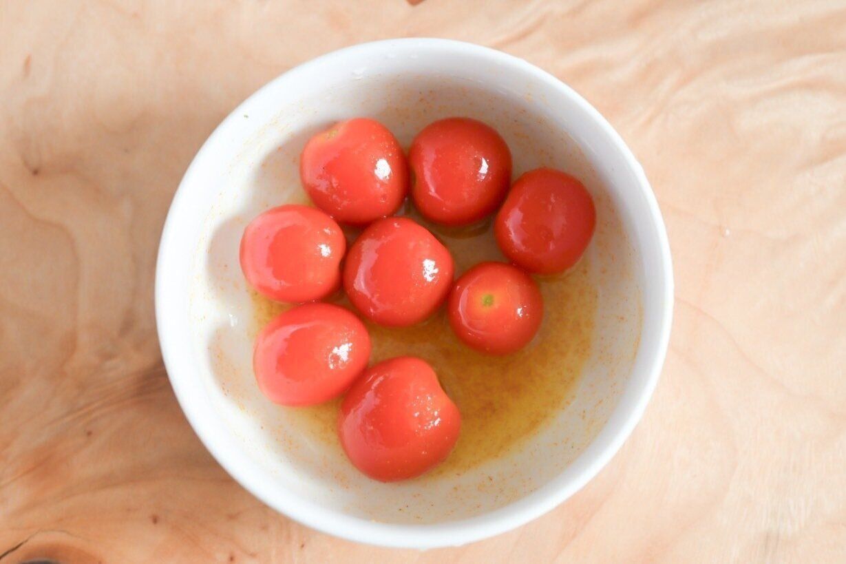 加熱前のミニトマトのカレーマリネ