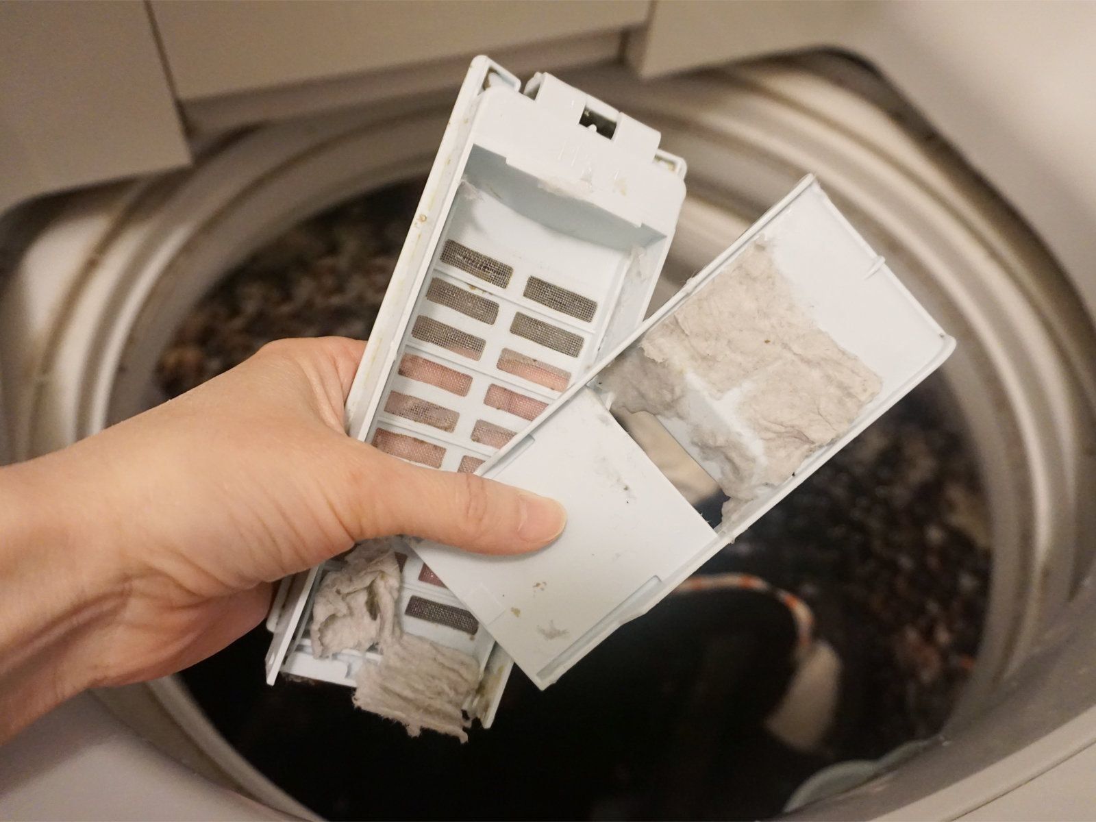 家事の裏ワザ ティッシュまみれの洗濯ものをキレイにする方法 サンキュ