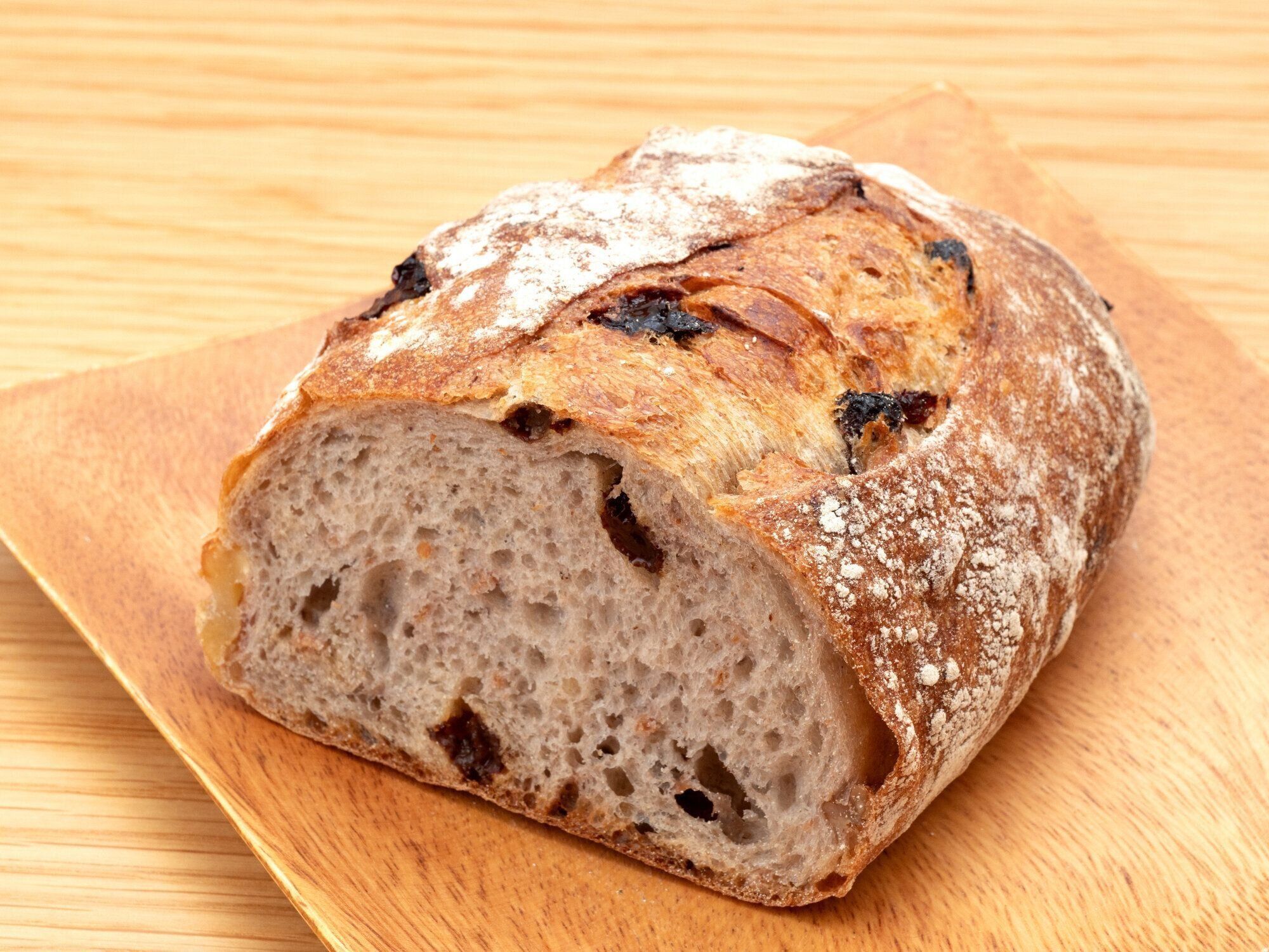 レーズンとクルミのパン