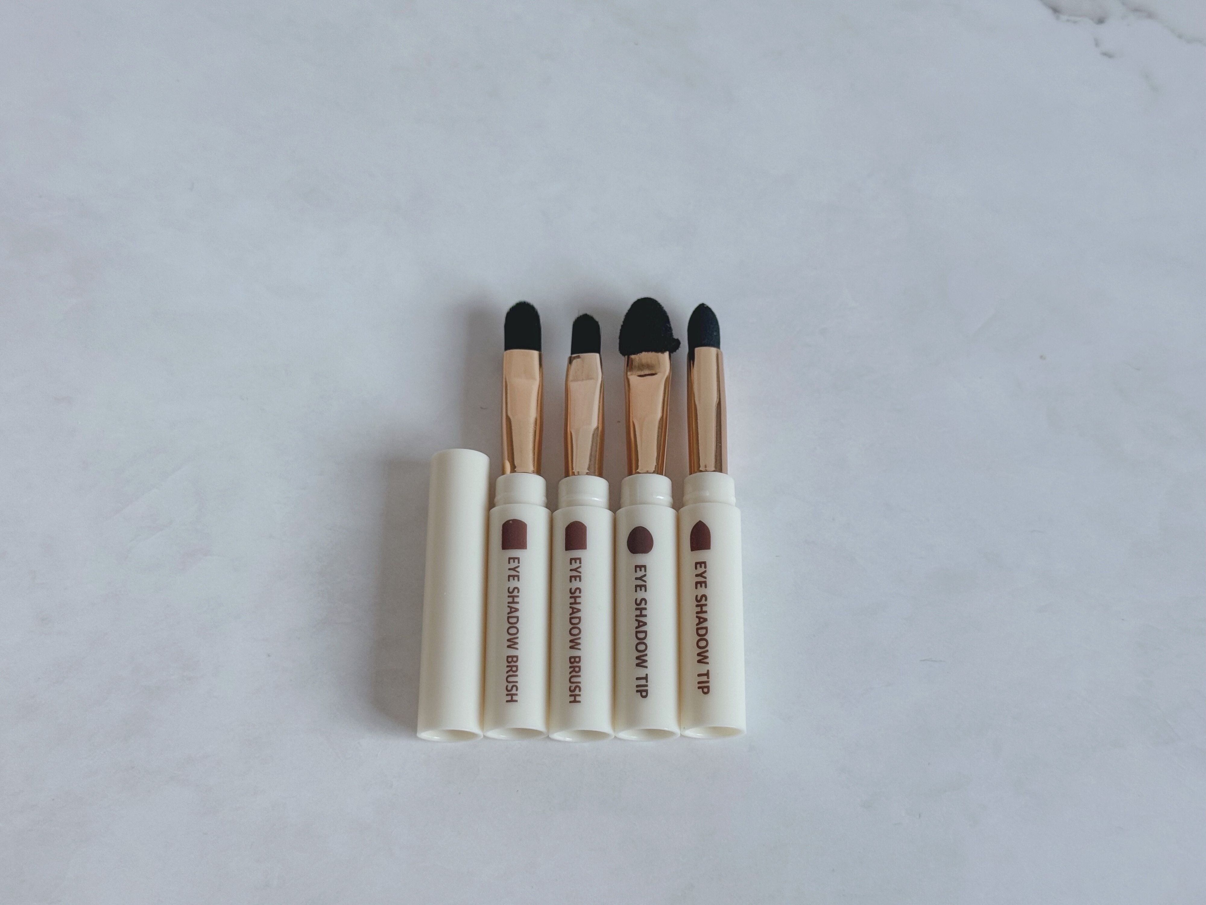 ブラシ2本とスポンジ2本の大小組み合わせ