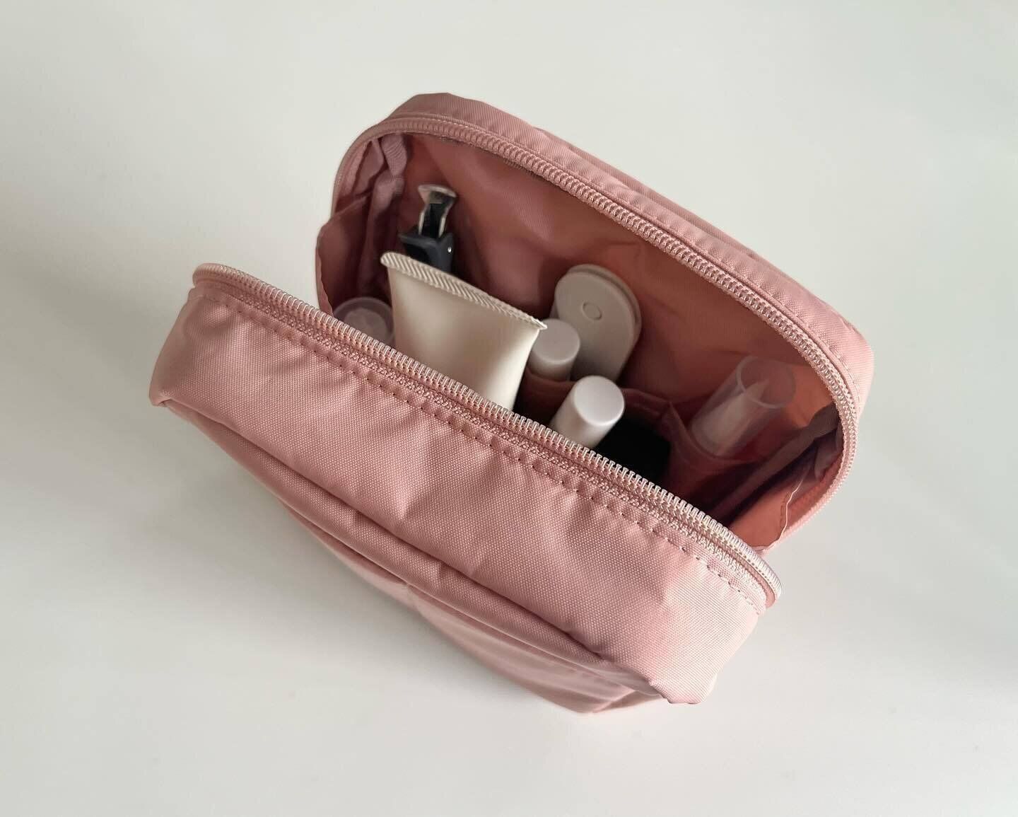 使いやすさ抜群！「ナイロンメイクポーチ」