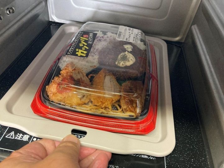 電子レンジの熱っ!火傷防止グッズ「熱くならない万能トレー」を試してみた