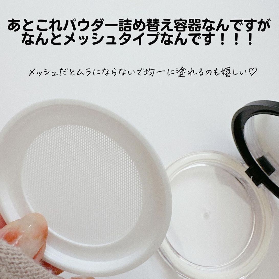 フェイスパウダーの持ち運びに便利な、パウダーケース