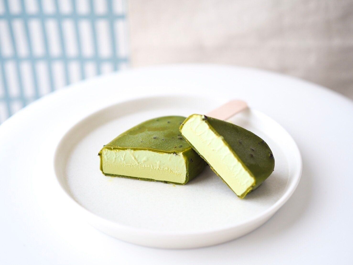 シャトレーゼ「ピュルテ　濃い宇治抹茶」断面写真