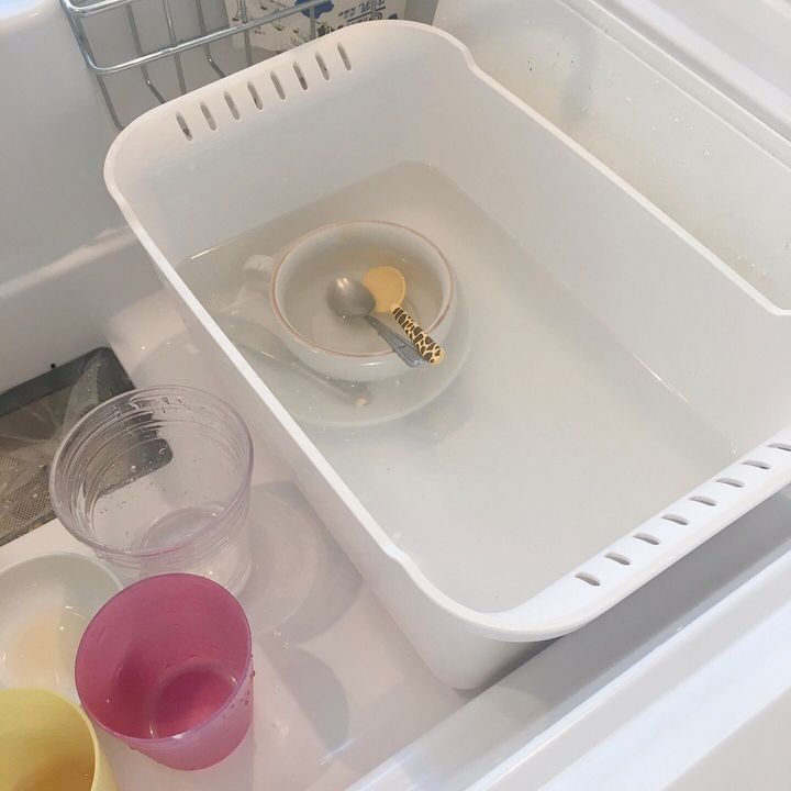 面倒な食器洗いを楽にする方法とは 工夫するポイントやグッズを紹介 サンキュ 面倒な食器洗いを楽にする方法とは 工夫するポイントやグッズを紹介 サンキュ