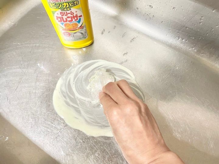 ラップは再利用してシンク掃除に使う!
