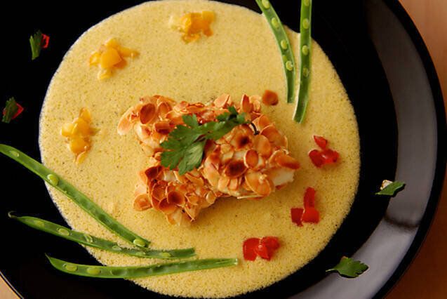 タイのアーモンドソテー・ヨーグルトソース