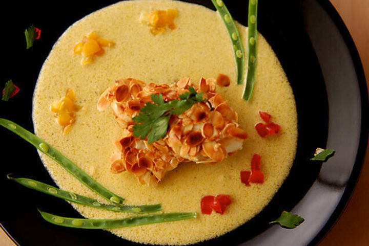 タイのアーモンドソテー・ヨーグルトソース