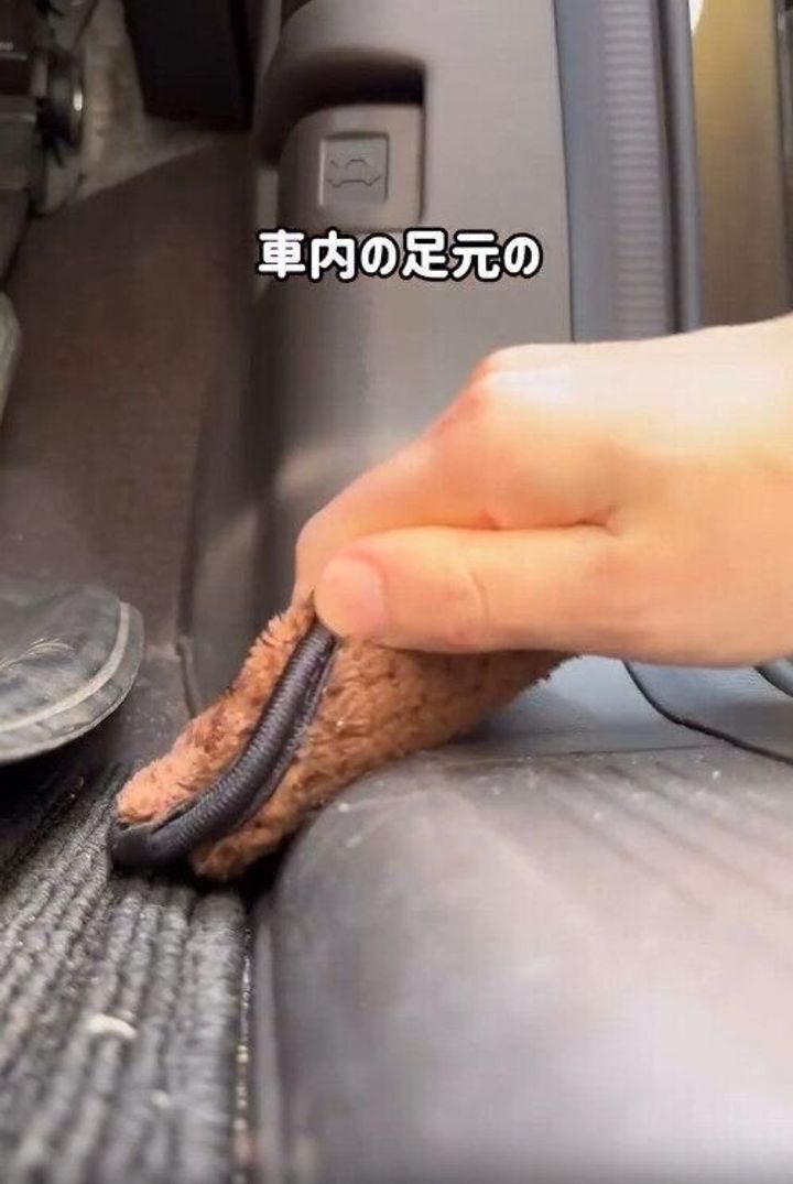 【ダイソー】車内の足元のすれた汚れも取れちゃう