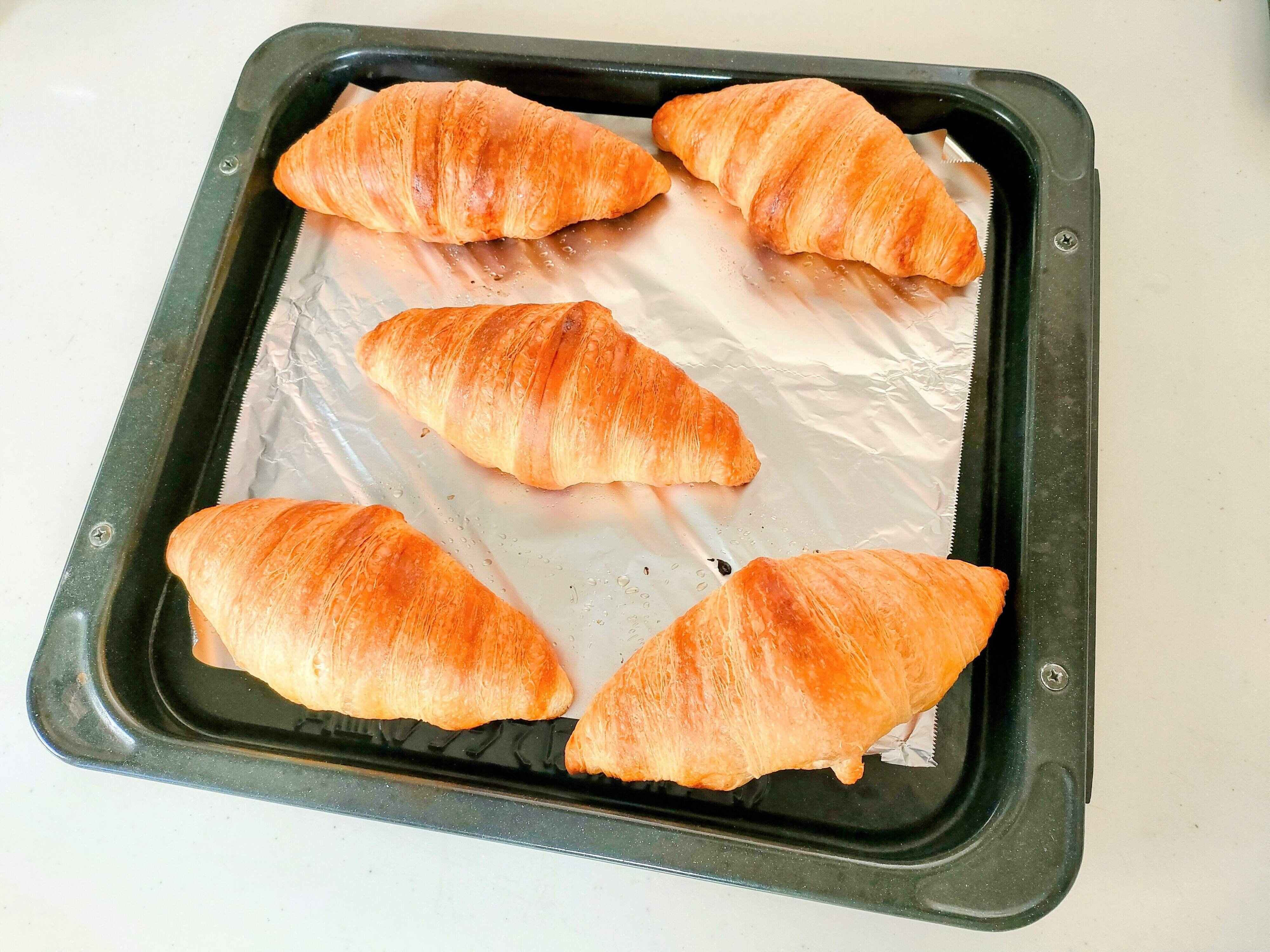 焼き上がったクロワッサン