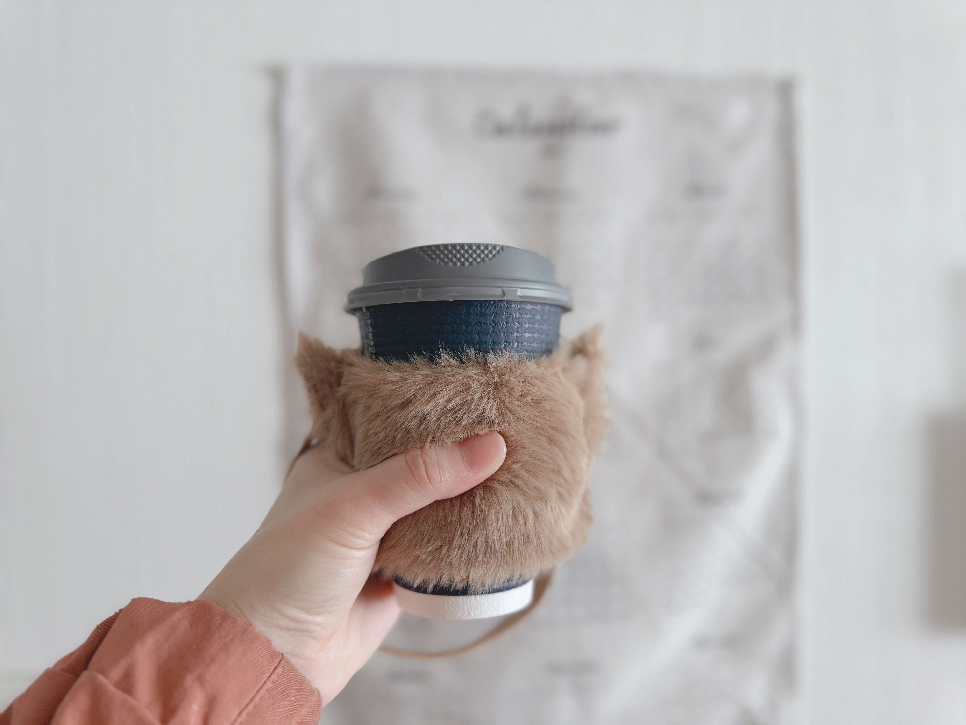 ホットのコップも熱くなりにくい！